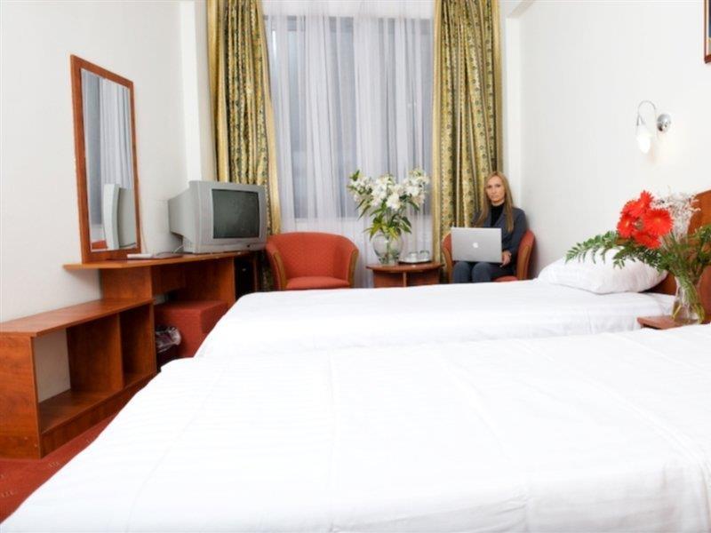 Kosher Hotel Lev Or ブカレスト エクステリア 写真
