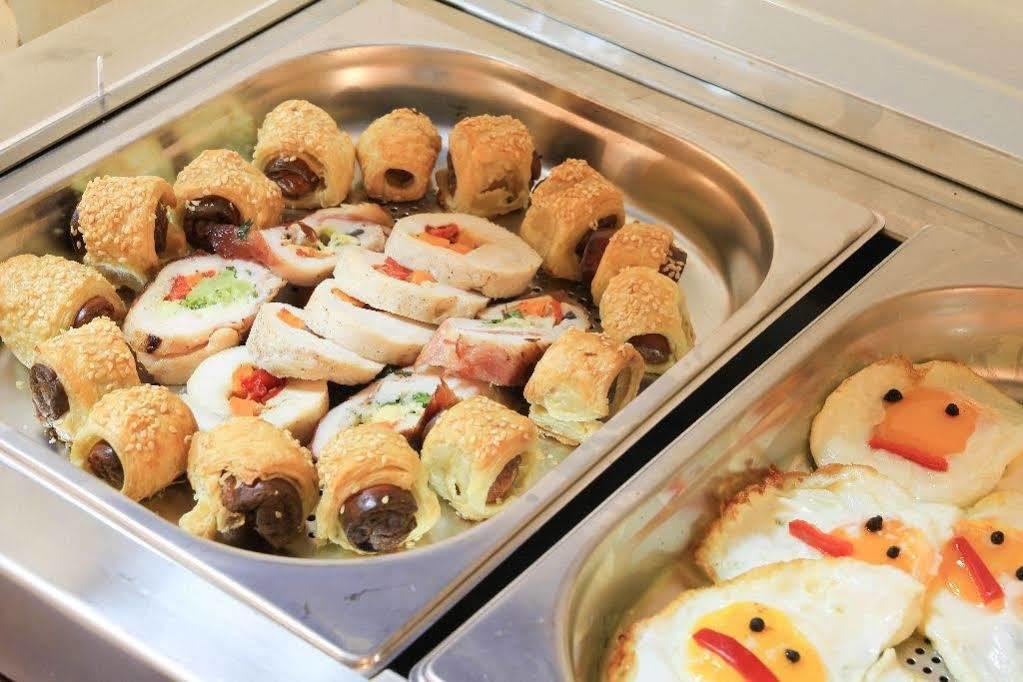 Kosher Hotel Lev Or ブカレスト エクステリア 写真