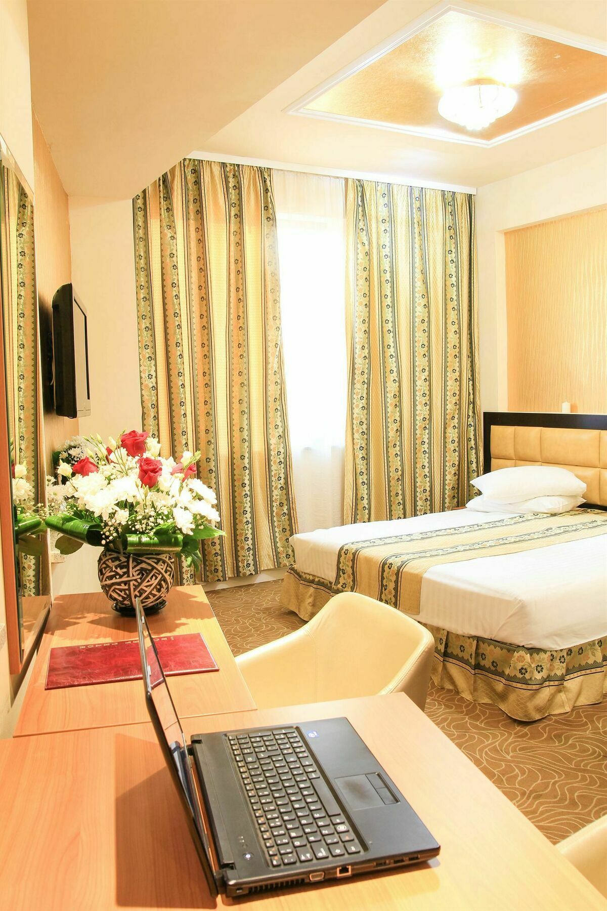 Kosher Hotel Lev Or ブカレスト エクステリア 写真