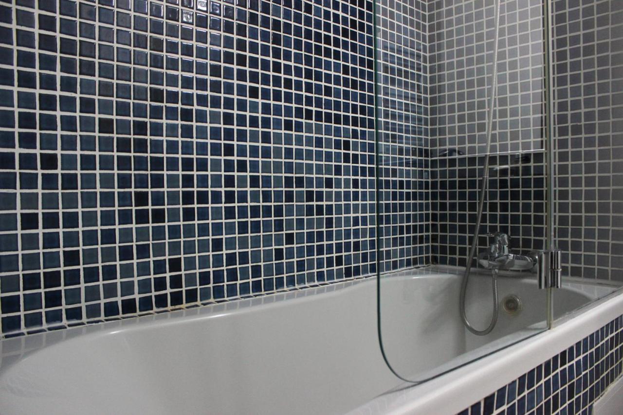 Kosher Hotel Lev Or ブカレスト エクステリア 写真