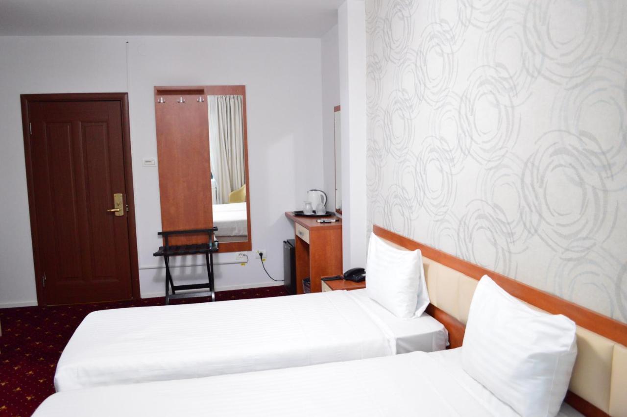 Kosher Hotel Lev Or ブカレスト エクステリア 写真