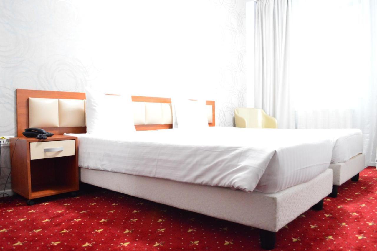 Kosher Hotel Lev Or ブカレスト エクステリア 写真