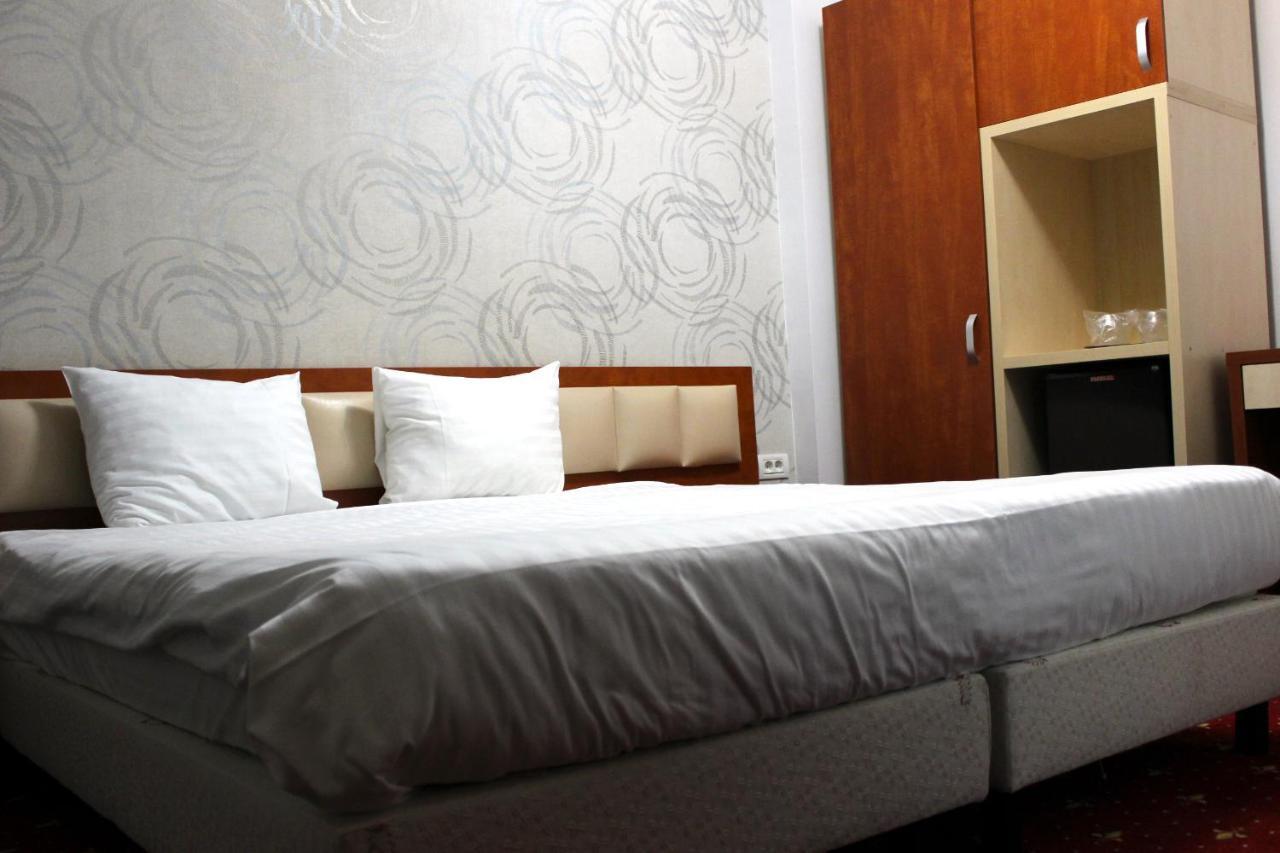 Kosher Hotel Lev Or ブカレスト エクステリア 写真