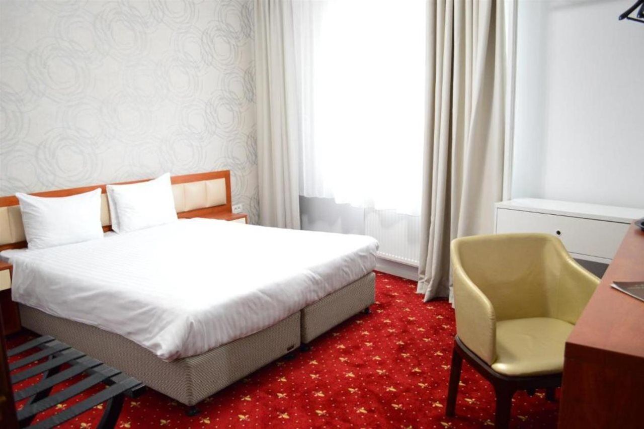 Kosher Hotel Lev Or ブカレスト エクステリア 写真