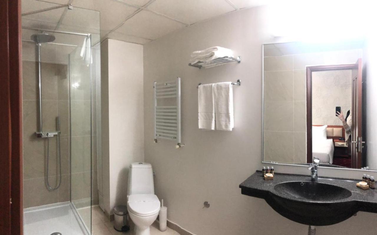 Kosher Hotel Lev Or ブカレスト エクステリア 写真